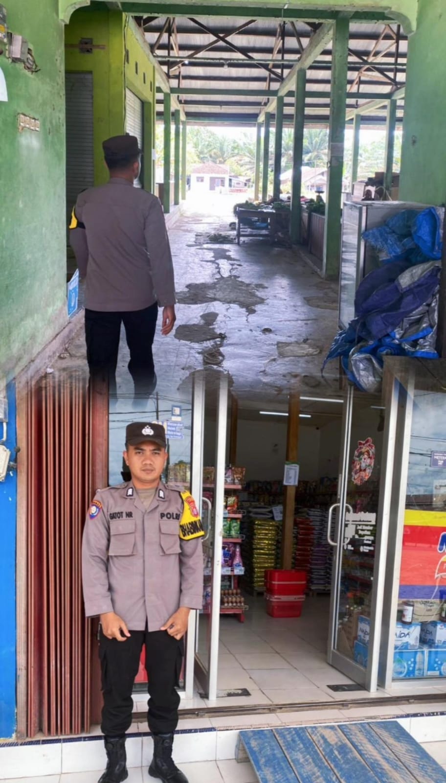 Polsek Sematu jaya Polres Lamandau terus melakukan upaya dalam menjaga keamanan dan ketertiban masyarakat (Kamtibmas) di wilayah hukumnya. Salah satu upaya yang dilakukan adalah dengan melaksanakan patroli sambang secara rutin.