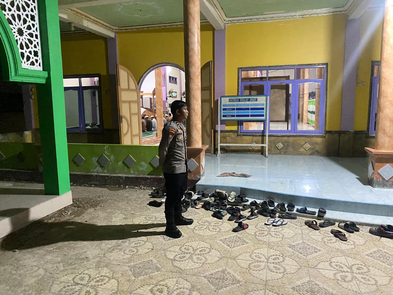 *Polsek Montallat Melaksanakan Kegiatan Pengamanan Ibadah Sholat Tarawih Selama Bulan Suci Ramadhan 1447 H / 2026 M