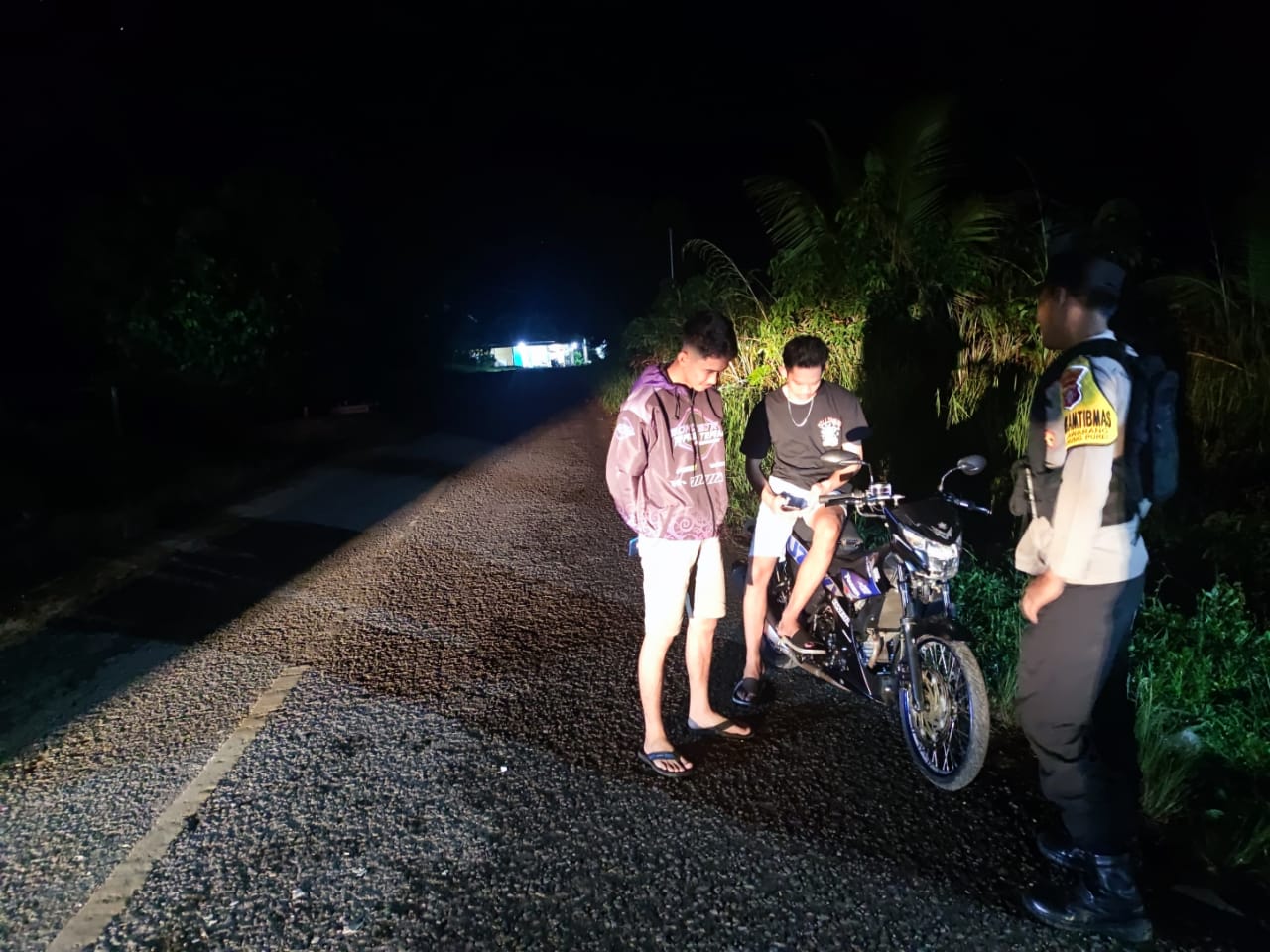 Tingkatkan Keamanan Akhir Pekan, Polsek Gunung Purei Giatkan Patroli Malam