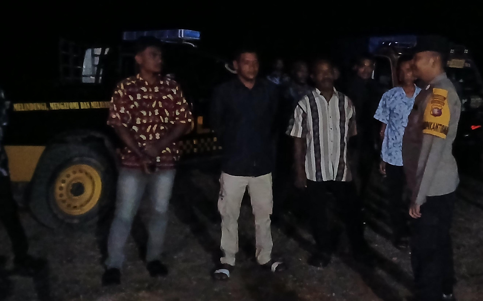 Piket Polsek Silaturahmi ke masyarakat yang sedang santai