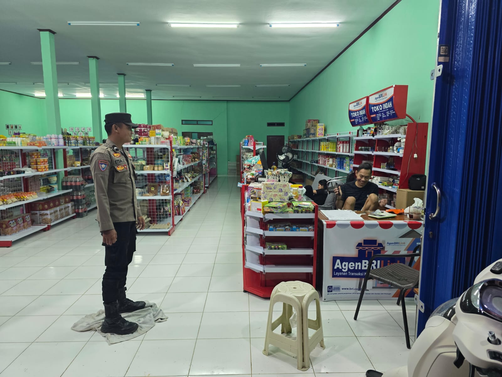 Lewat Patroli Dialogis, Polsek Lamandau Ajak Warga Jauhi Judi Online