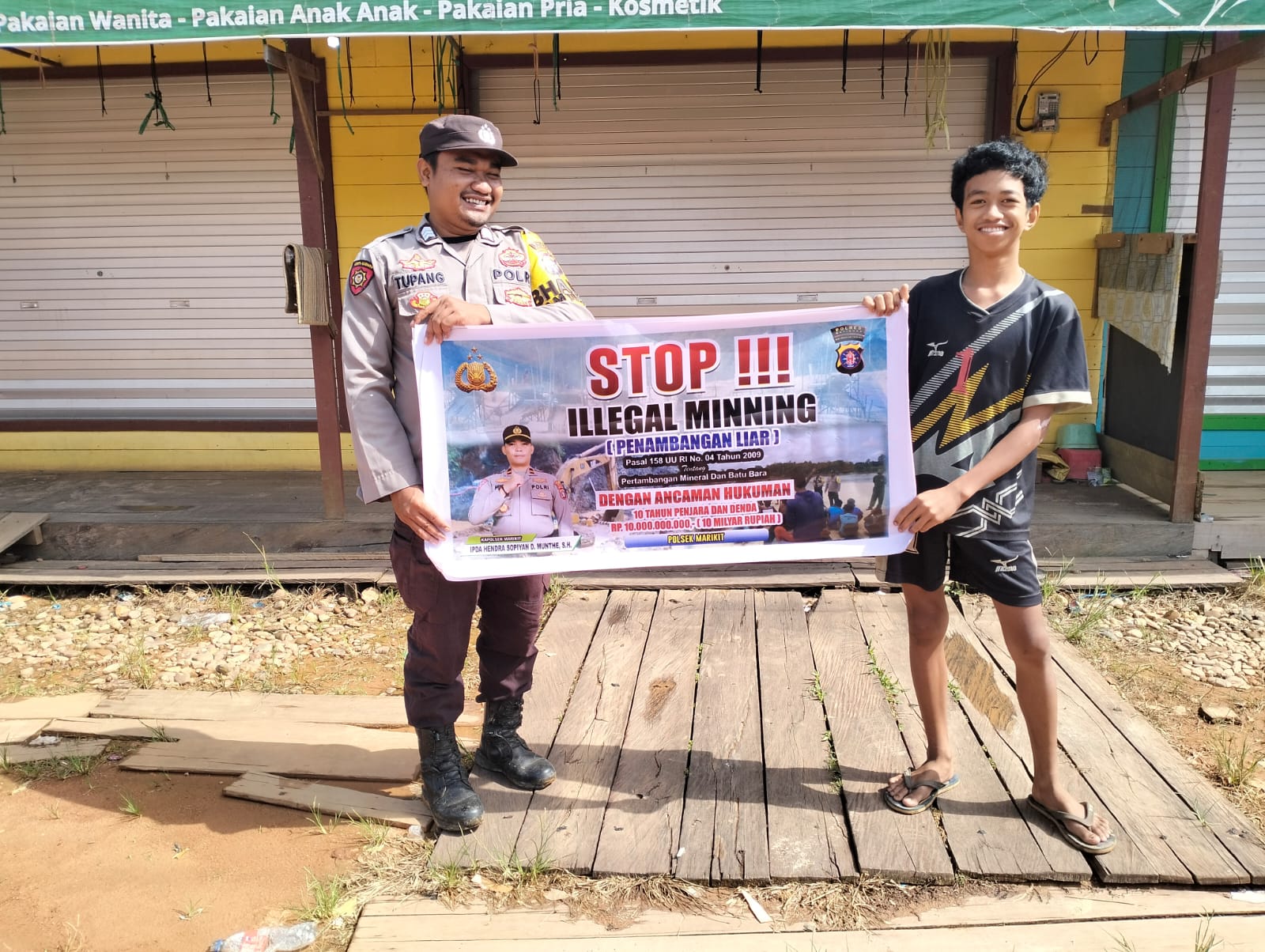 Personel melaksanakan sosialisasi Ilegal Mining, Polsek Marikit melakukan Sambang Warga masyarakat.