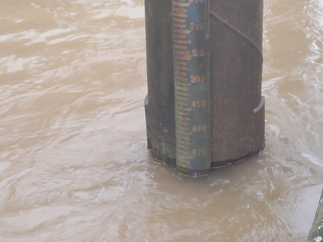 Piket Polsek Bulik Cek debit air di Kelurahan Nanga Bulik