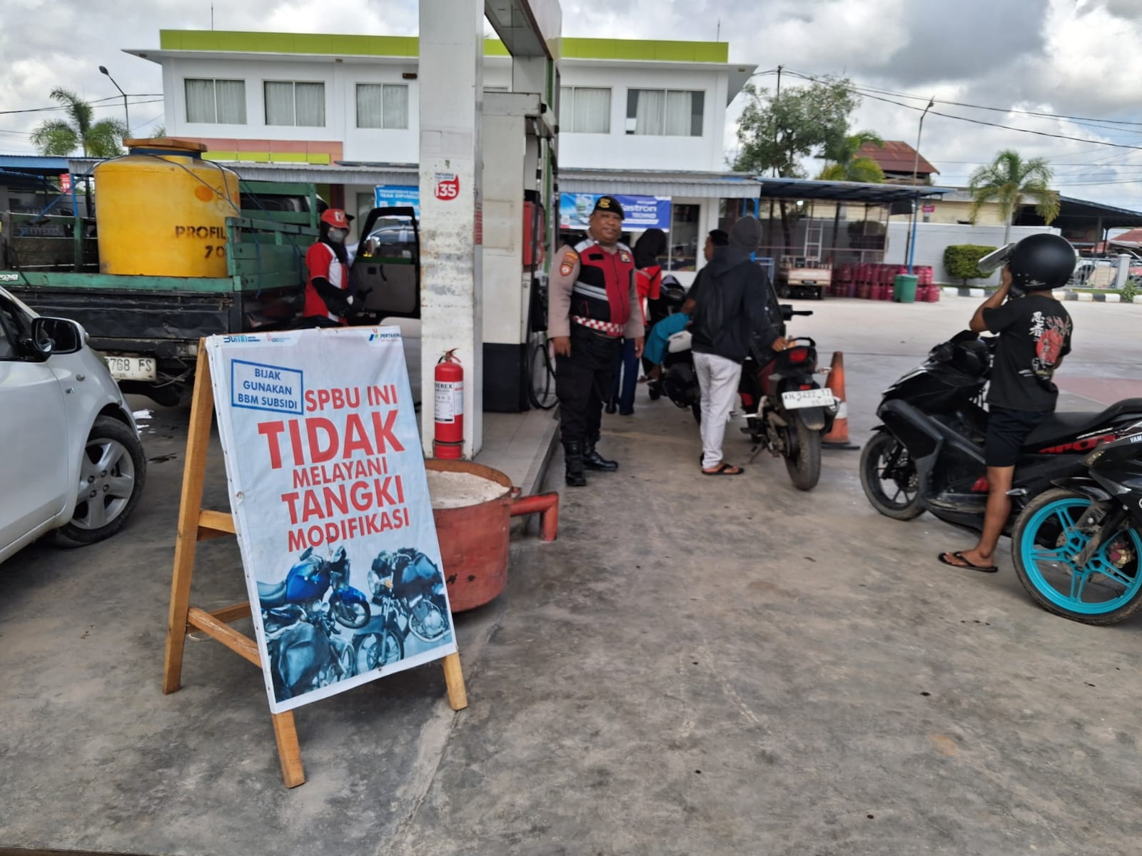 Personel Samapta Polres Katingan Patroli di Objek Vital Desa Hampalit.