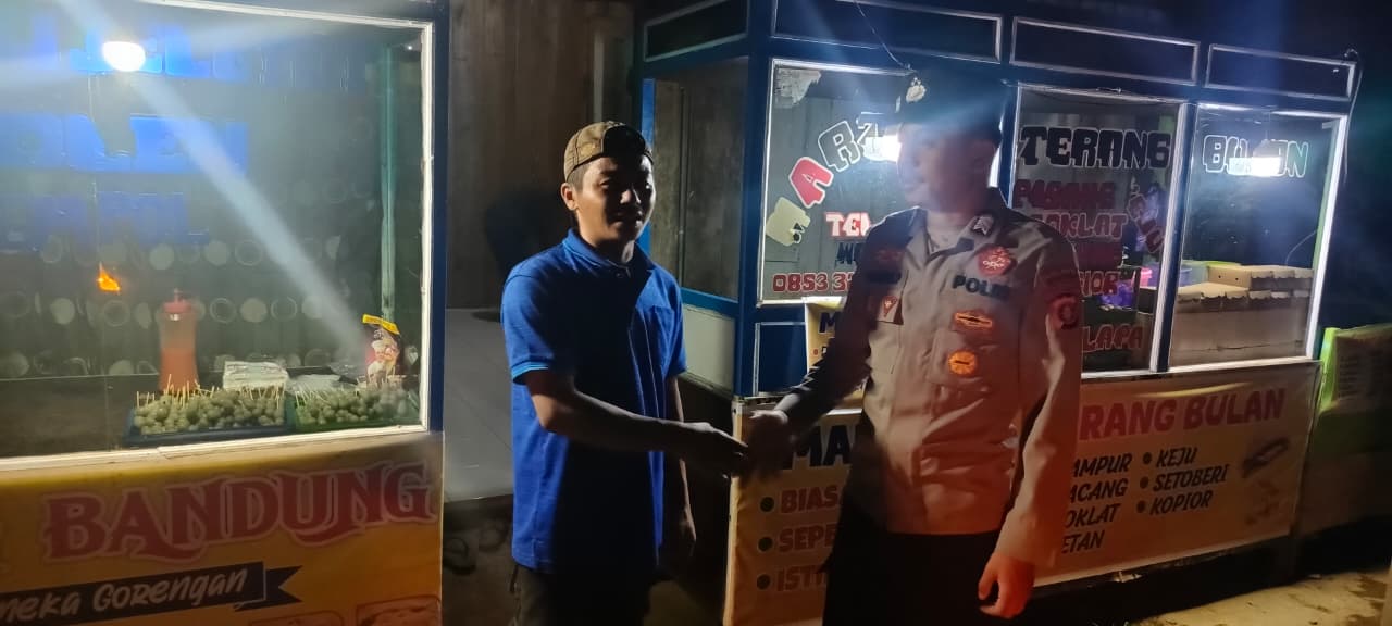 Melalui Silaturahmi, Personel Polsek Lamandau Kenalkan Layanan Darurat 110 kepada Masyarakat