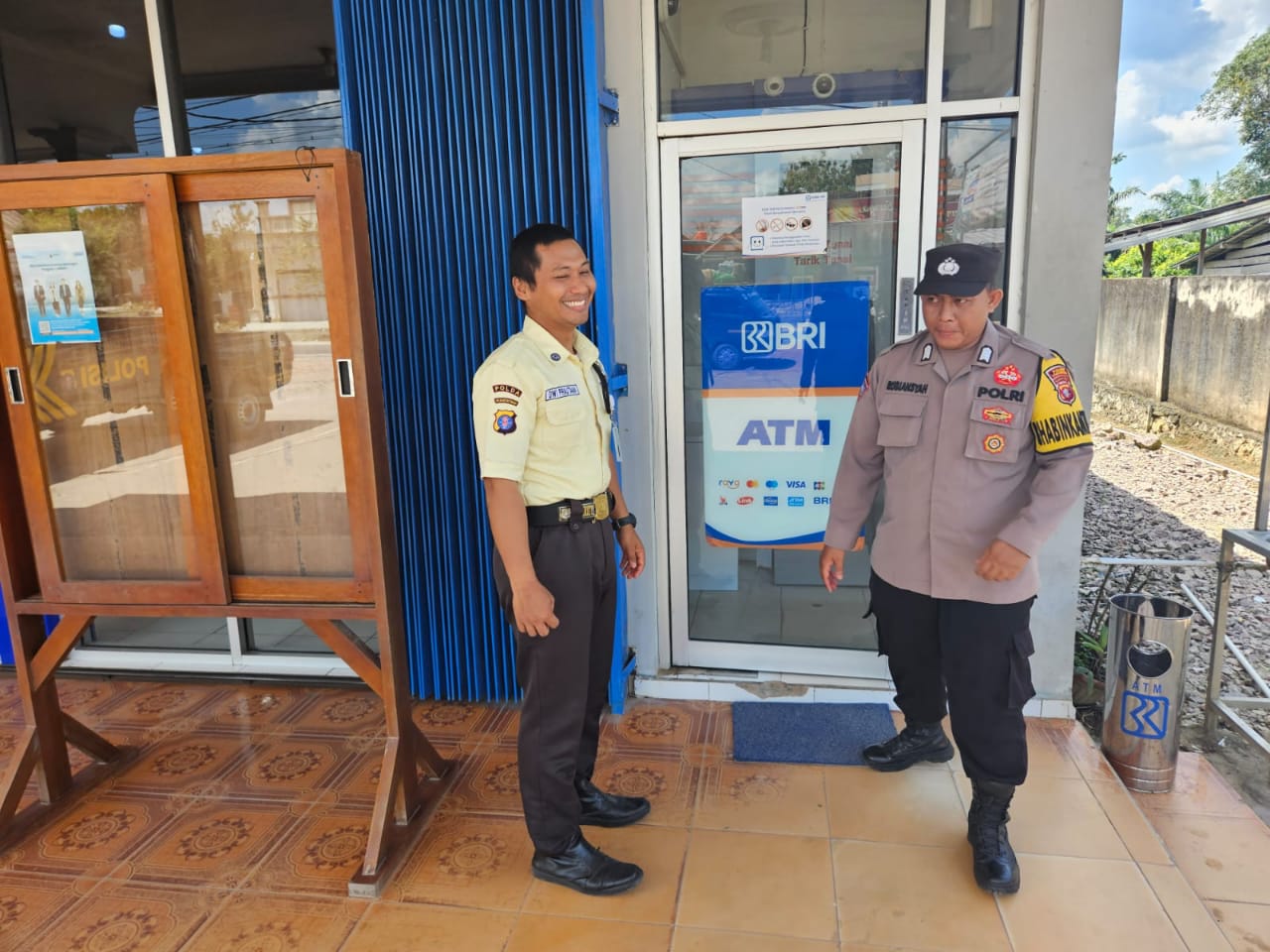 Piket Polsek Patroli dan Silaturahmi dengan Satpam Bank BRI