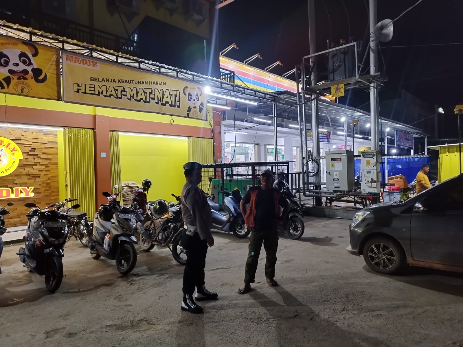 Polsek Bulik tingkatkan patroli pertokoan malam hari, pastikan aktivitas masyarakat berjalan aman