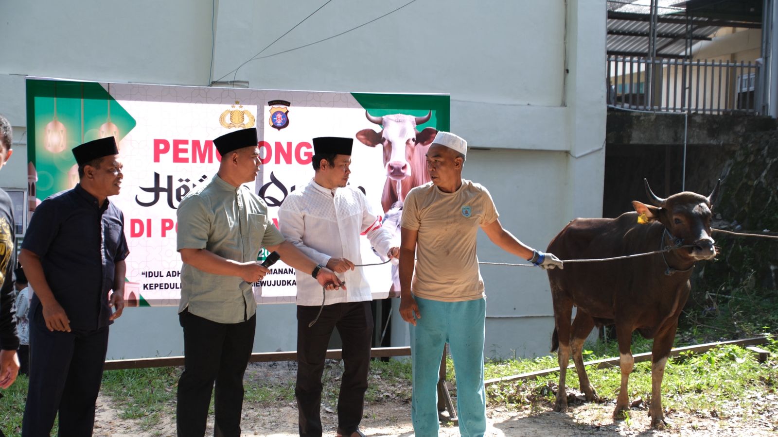 Polres Lamandau laksanakan penyembelihan hewan kurban di Masjid Ar-Rizal