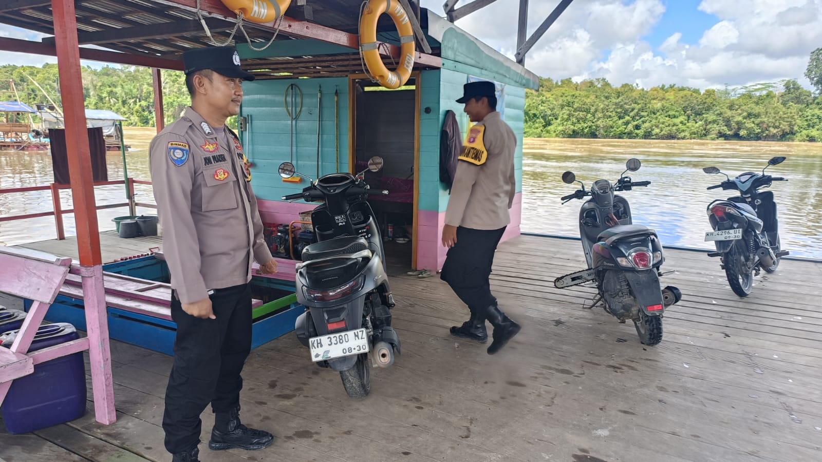 Dengan Patroli Dialogis, Polsek Tewang Sangalang Garing dan Pulau Malan Berikan Rasa Aman Kepada Masyarakat