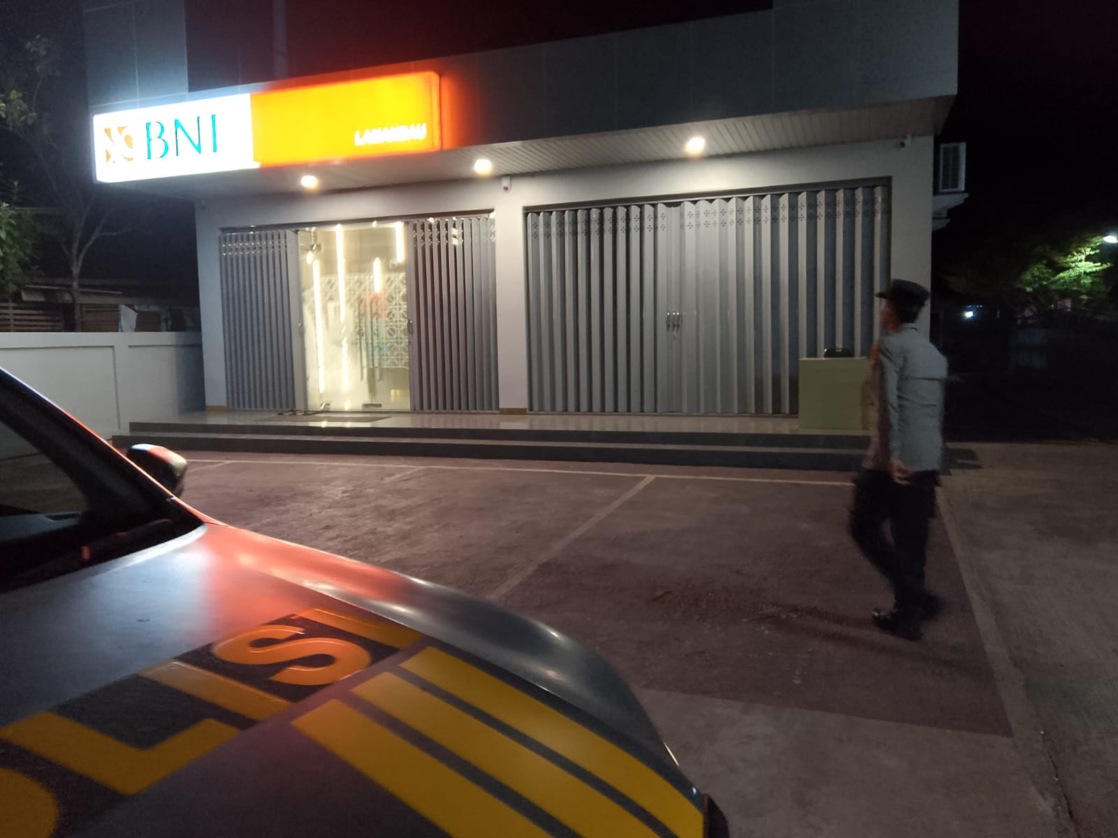 Polsek Bulik sambangi perbankan pada malam hari, hadir berikan rasa aman kepada masyarakat