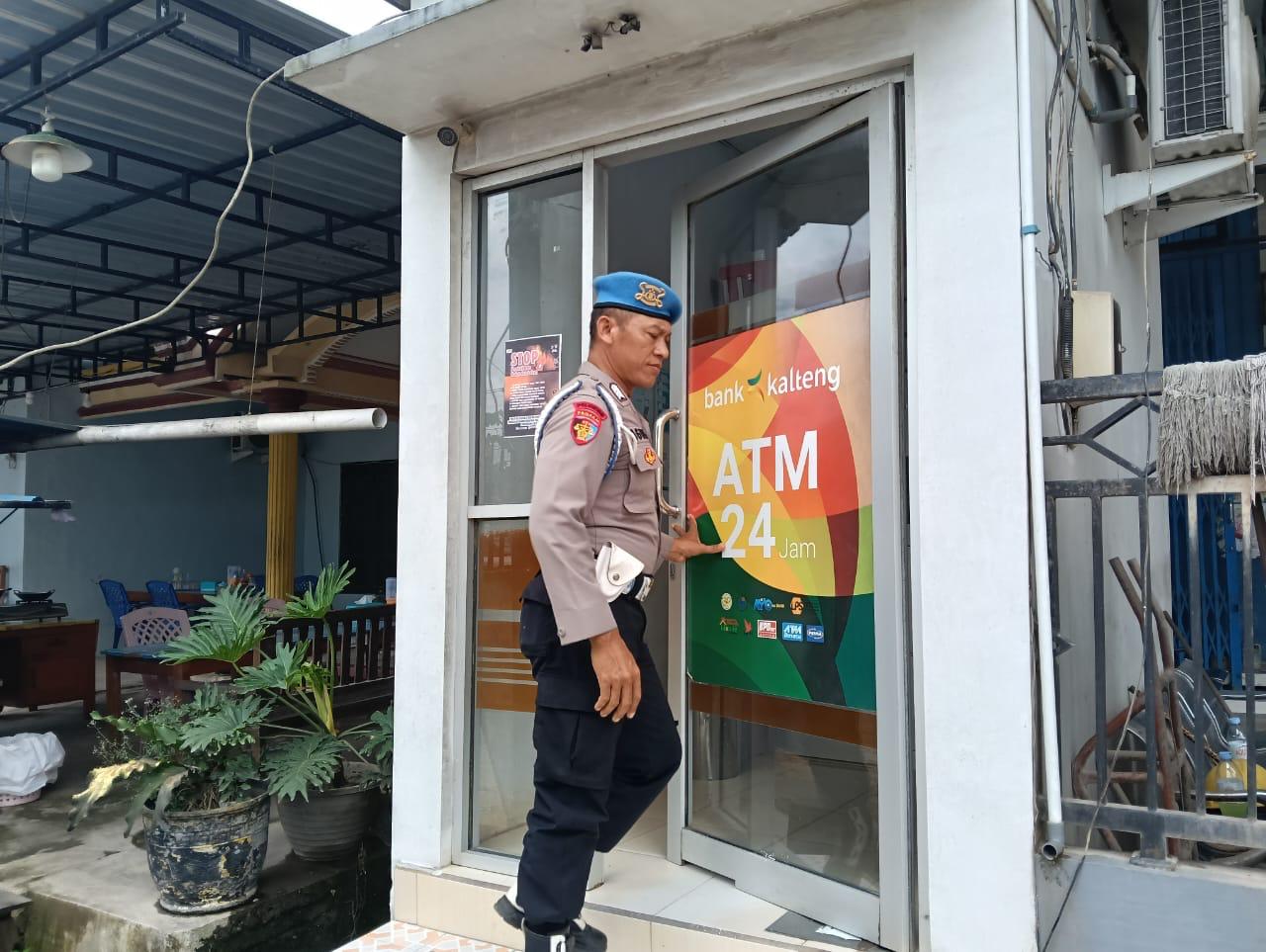 Kapolsek Sematu Jaya Ipda Eko Haryanto, S.H. mengatakan patroli merupakan kegiatan rutin baik siang maupun malam hari tersebut guna mencegah terjadinya tindak pidana untuk mewujudkan situasi kamtibmas yang aman dan kondusif.