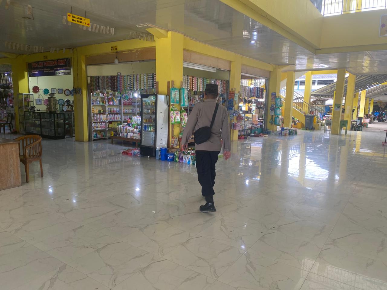 Jaga Denyut Aktivitas Pagi Hari, Polsek Bulik Patroli Pasar Induk