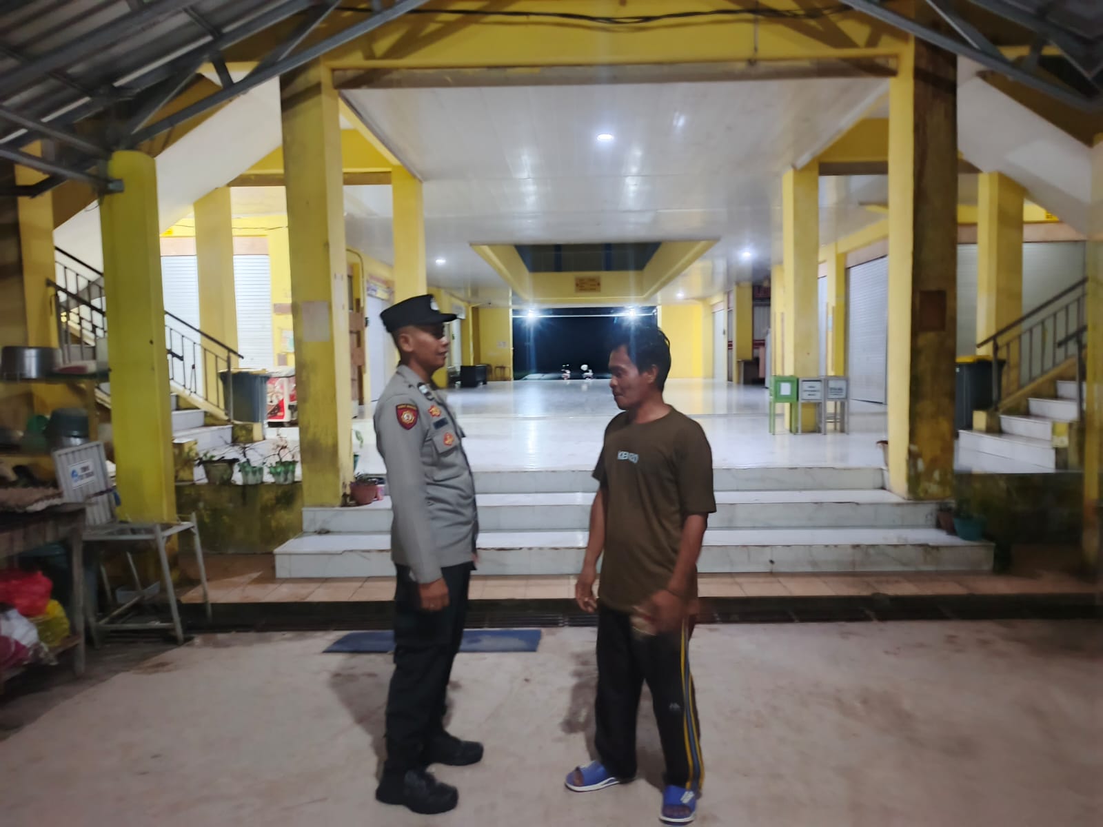 Jaga Kondusivitas Pasar Induk, Polsek Bulik Pererat Sinergi dengan Petugas Jaga