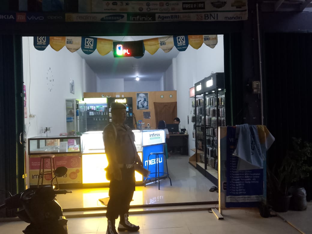 Patroli Humanis ke Kawasan Pertokoan, Polsek Bulik Jaga Situasi Tetap Kondusif
