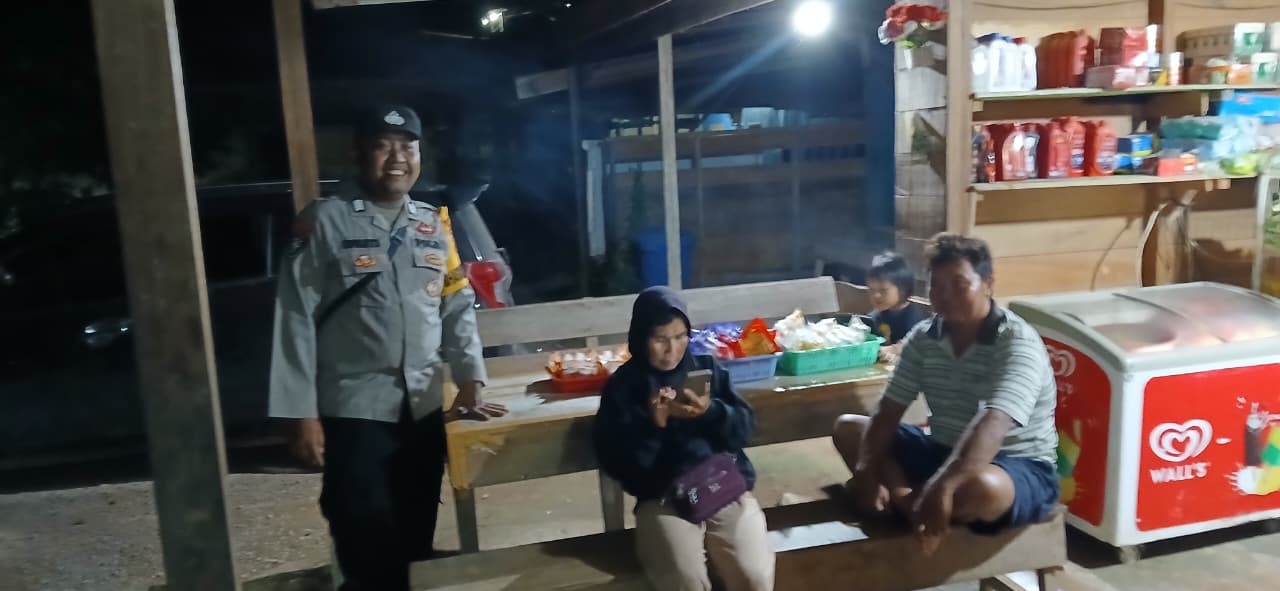 Patroli Sambang ke Warung Warga, Polsek Lamandau Serap Informasi Kamtibmas