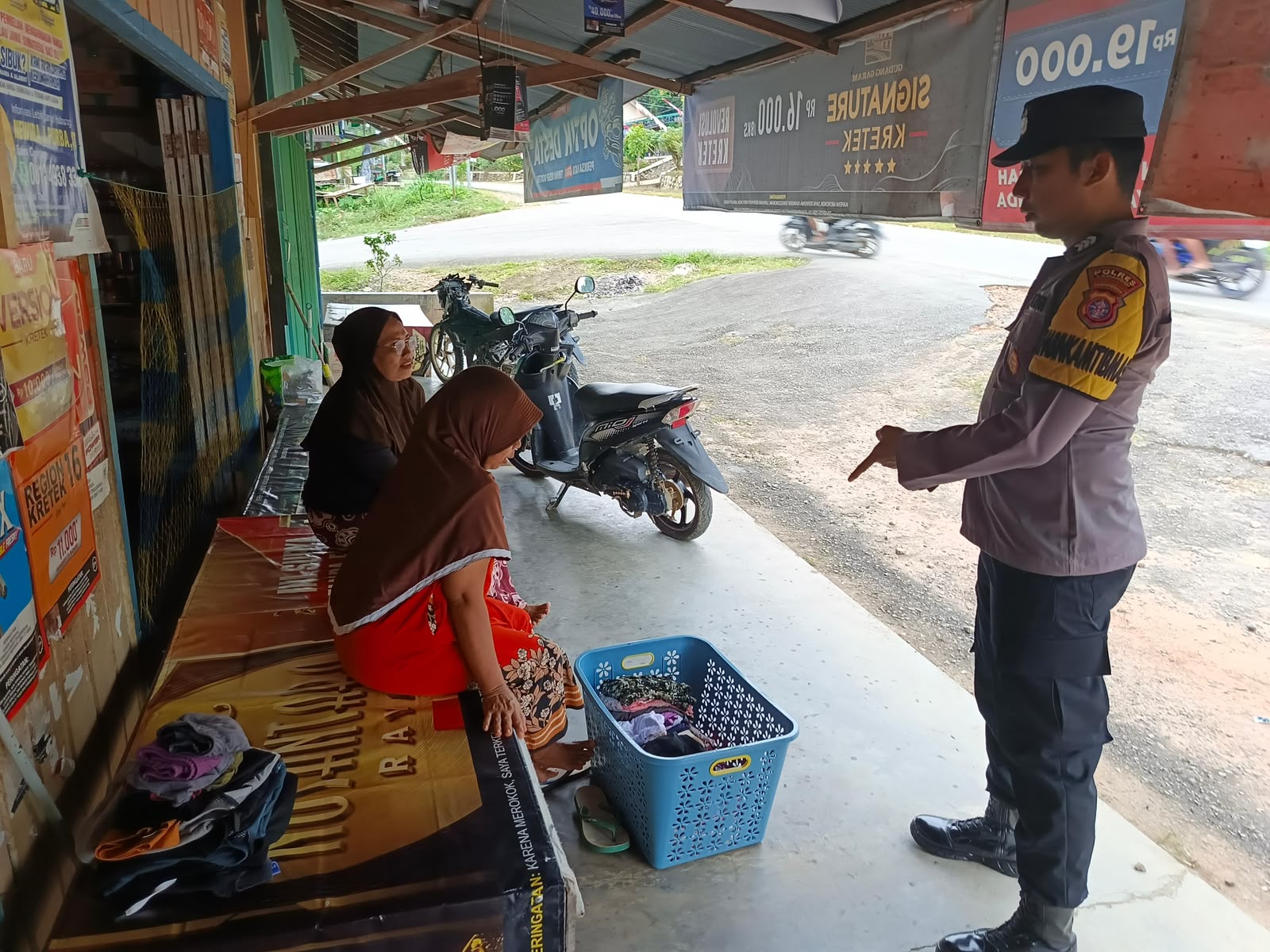 Dialogis dengan Masyarakat, Polsek Delang Serap Aspirasi dan Jaga Kamtibmas