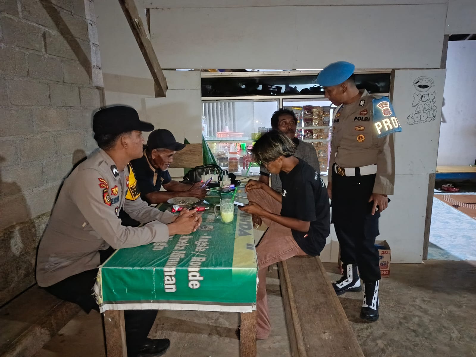 Sambangi Warga yang Sedang Berkumpul, Polsek Lamandau Serap Informasi Kamtibmas