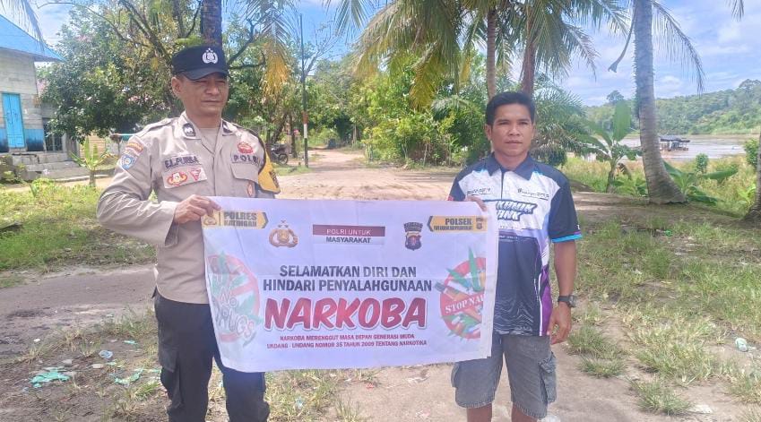 ‎Melalui Media Spanduk, Polsek Tewang Sangalang Garing dan Pulau Malan Imbau Warga Tidak Terjerumus  Penyalahgunaan Narkoba.