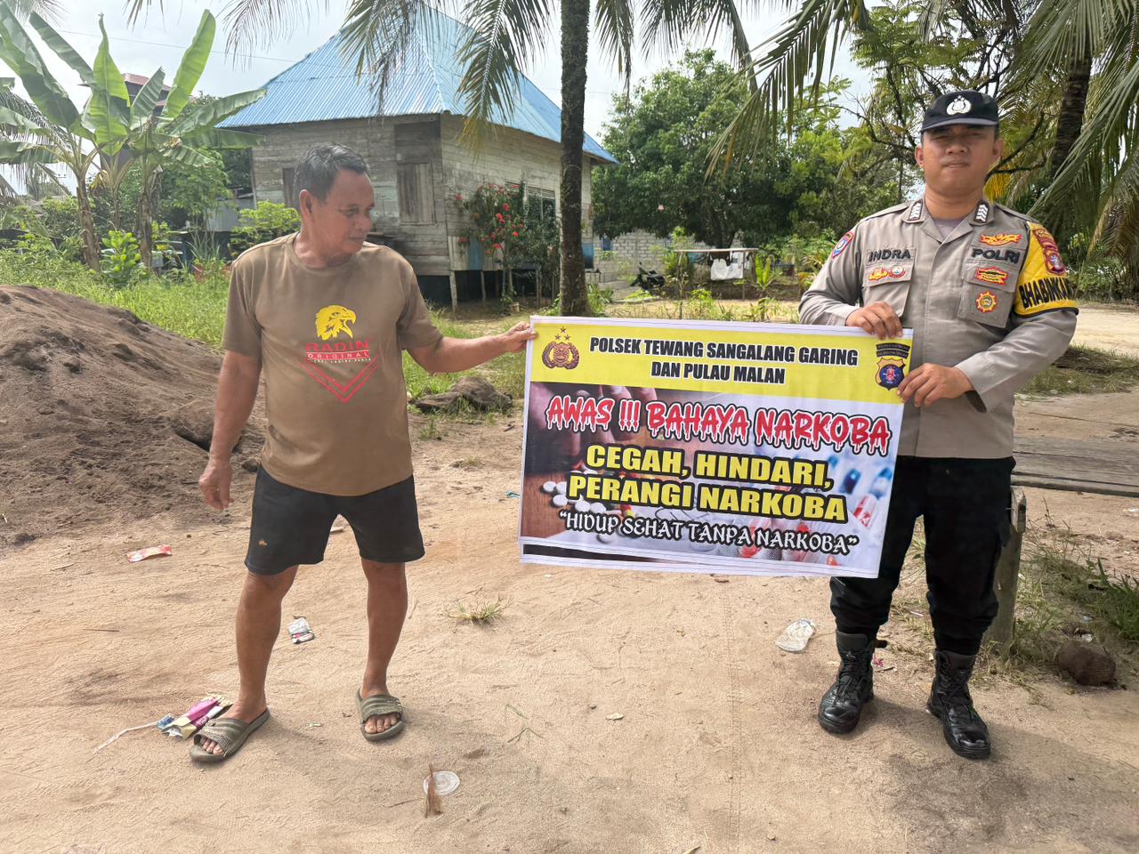‎Melalui Imbauan dan media spanduk, Polsek Tewang Sangalang Garing dan Pulau Malan Imbau Warga Tidak Terjerumus Penyalahgunaan Narkoba.