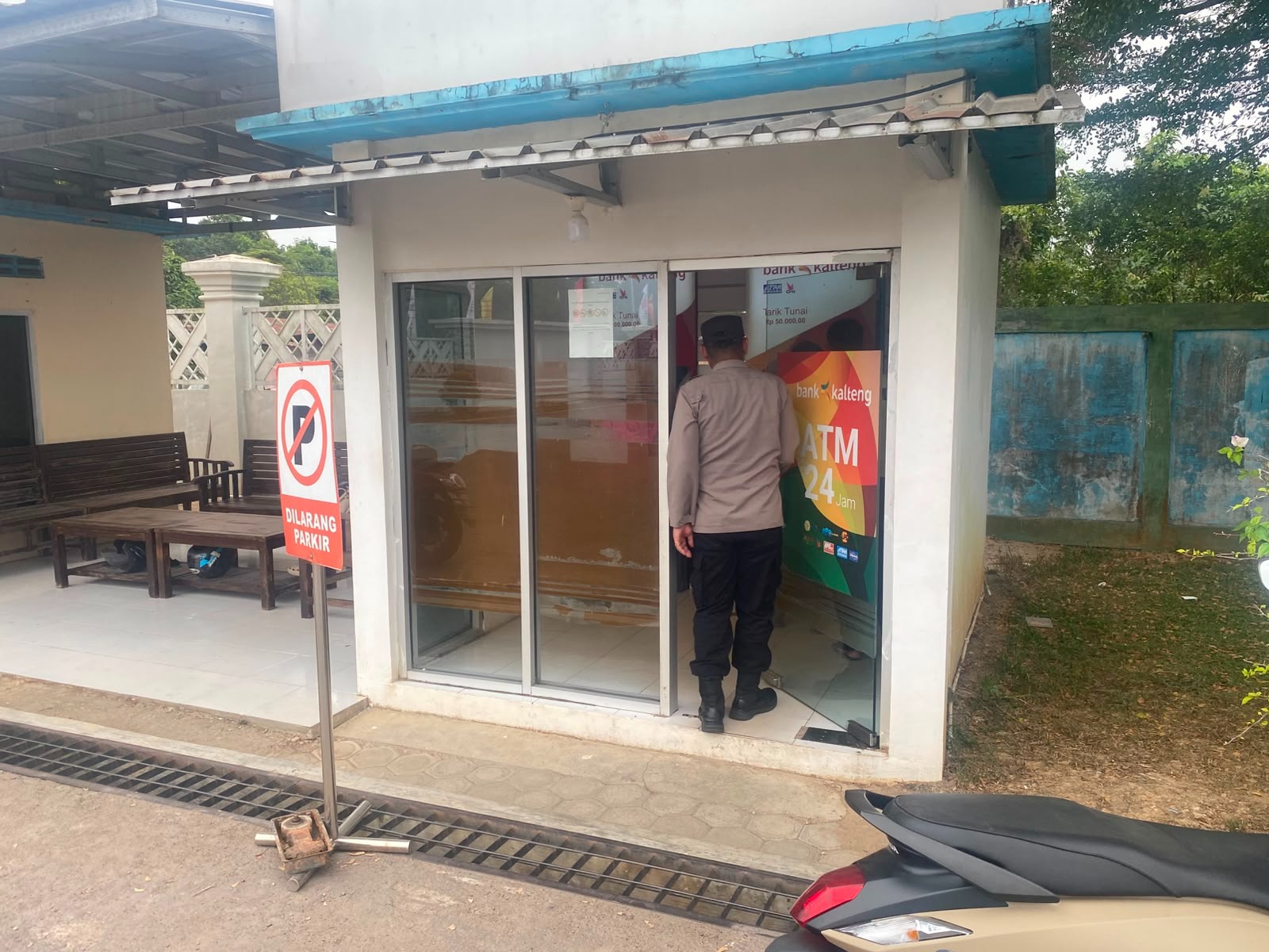 Polsek Bulik Sambangi Bank dan ATM, Pastikan Situasi Kamtibmas Tetap Kondusif
