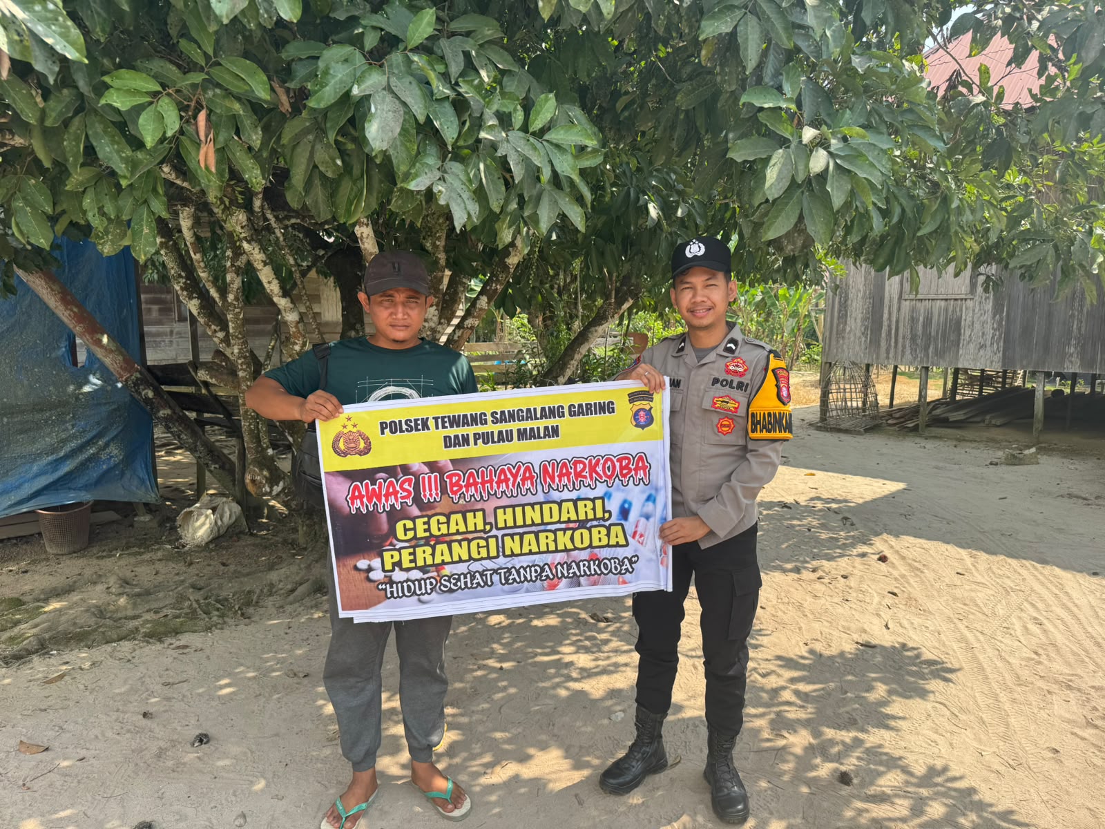 Melalui Media Spanduk, Polsek Tewang Sangalang Garing dan Pulau Malan Imbau Warga Tidak Terjerumus Penyalahgunaan Narkoba.