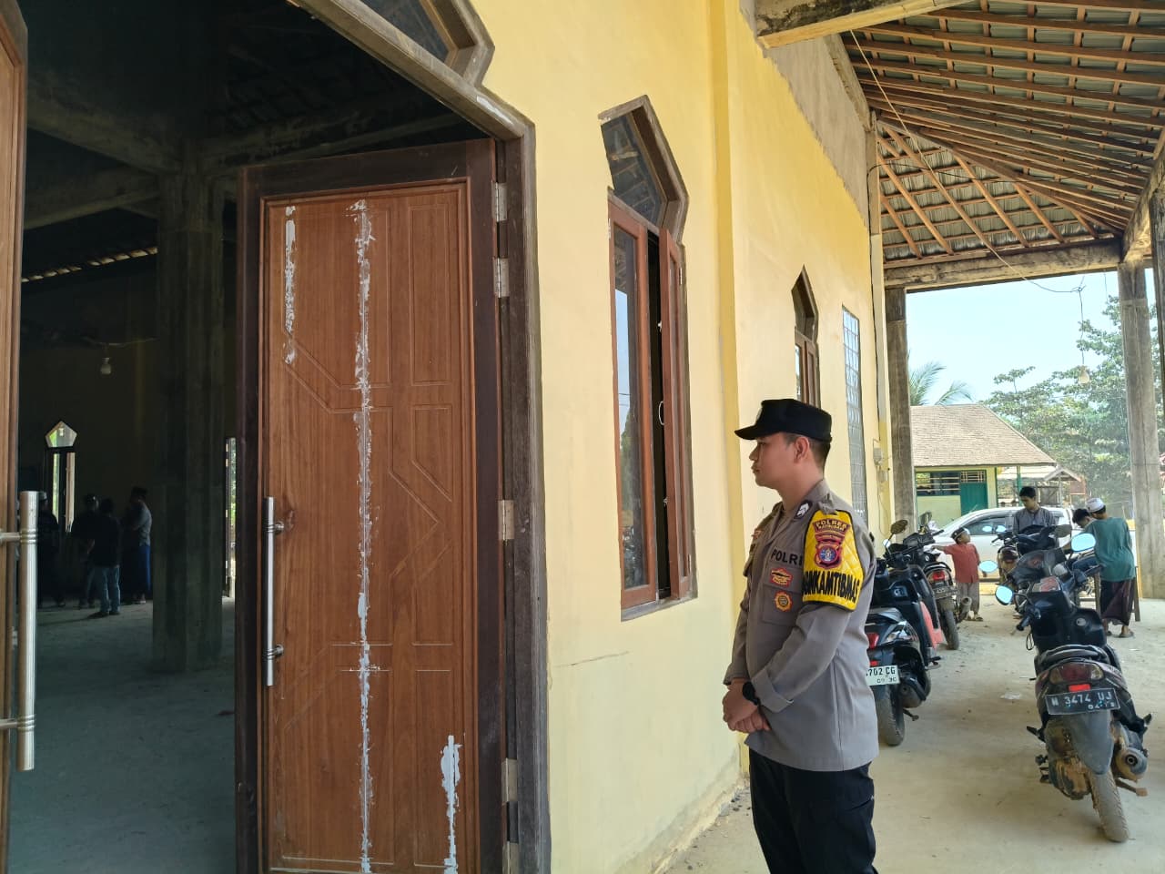 Kawal Salat Jumat, Polsek Marikit Tunjukkan Komitmen Hadir untuk Masyarakat