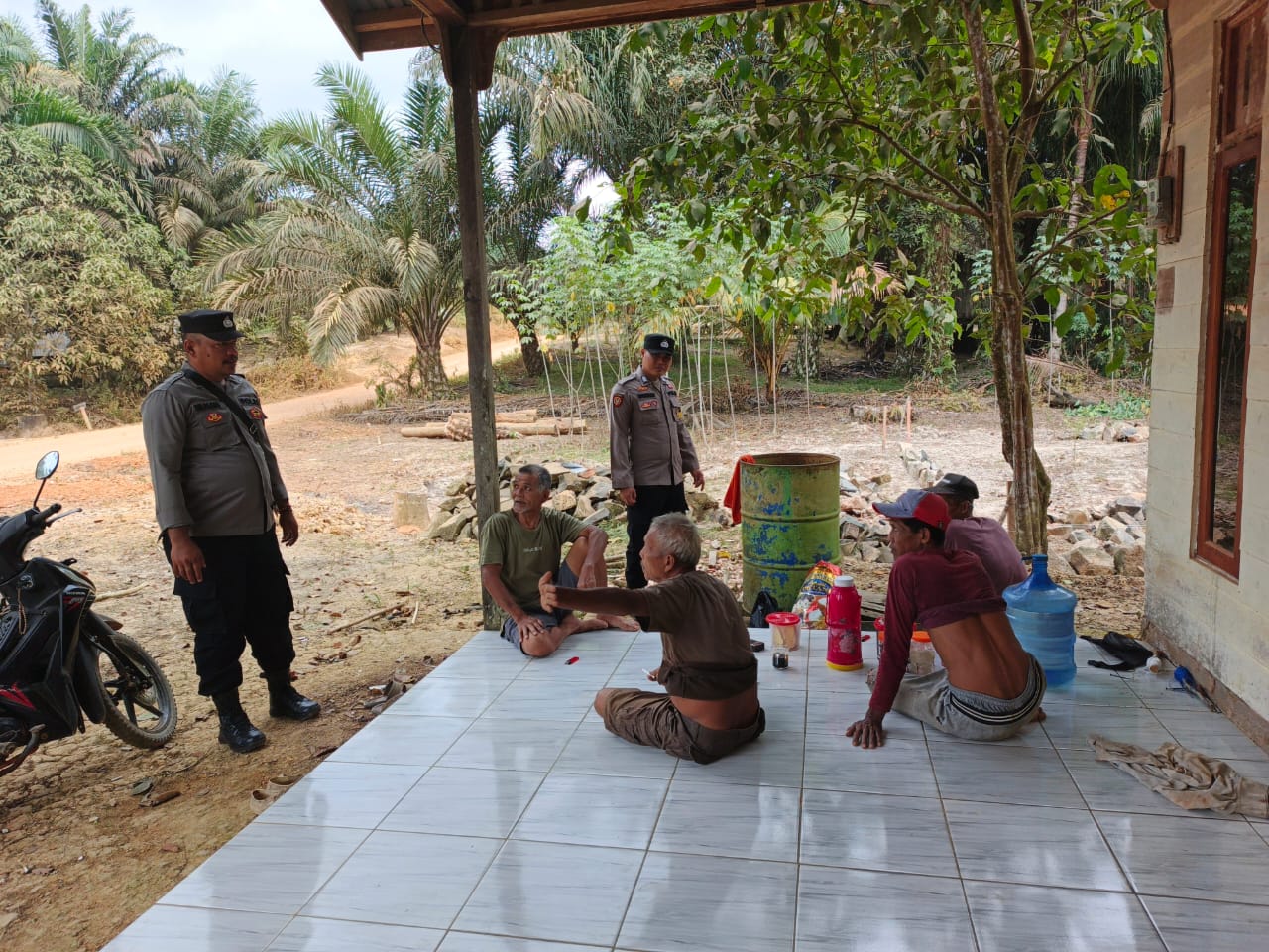 Polsek Lamandau Sambangi Warga, Perkuat Kemitraan dan Kamtibmas