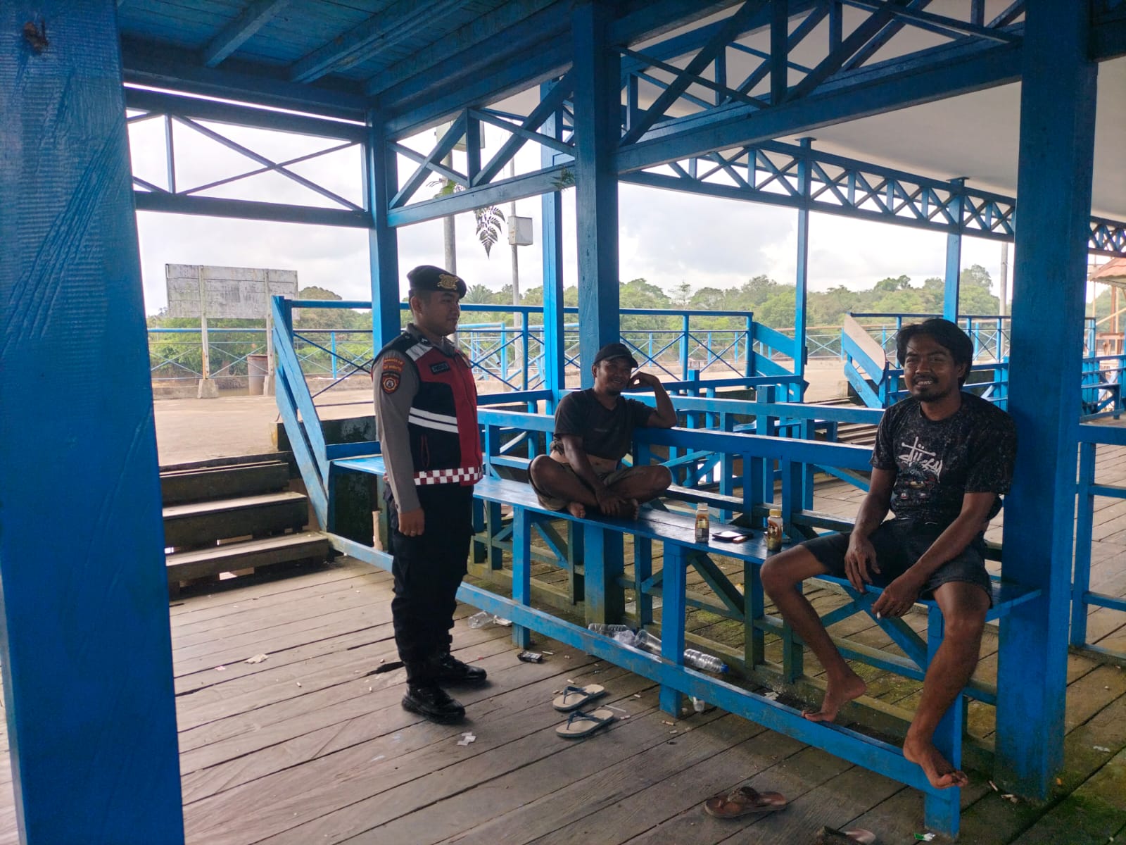 Sat Samapta Polres Lamandau Patroli Dialogis di Dermaga, Jaga Keamanan Aktivitas Masyarakat