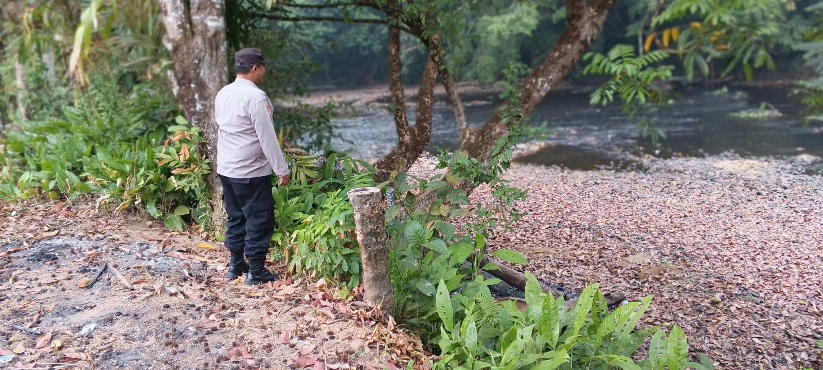 Polsek Delang Pantau Debit Air DAS, Antisipasi Perubahan Kondisi Sungai
