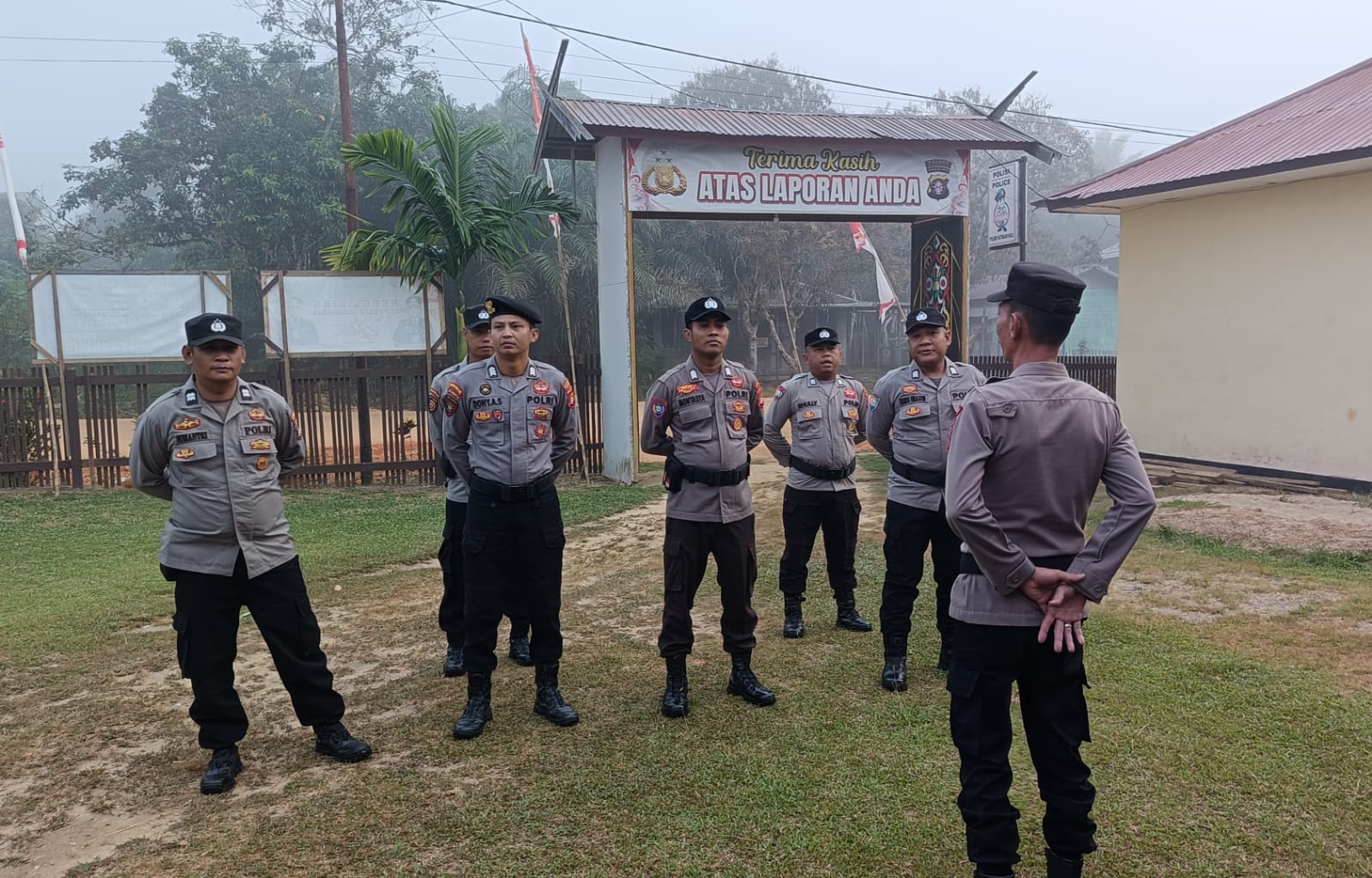 Personel Polsek Katingan Hulu Laksanakan Apel Pagi Sebelum Bertugas.