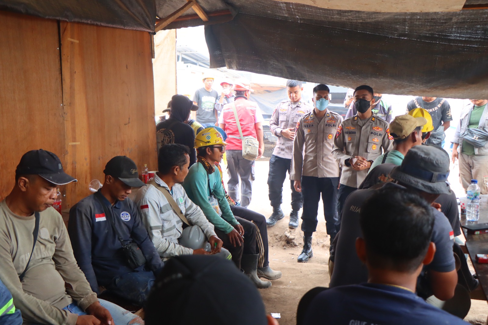 Mahasiswa PTIK Edukasi Pekerja Konstruksi Cegah Karhutla