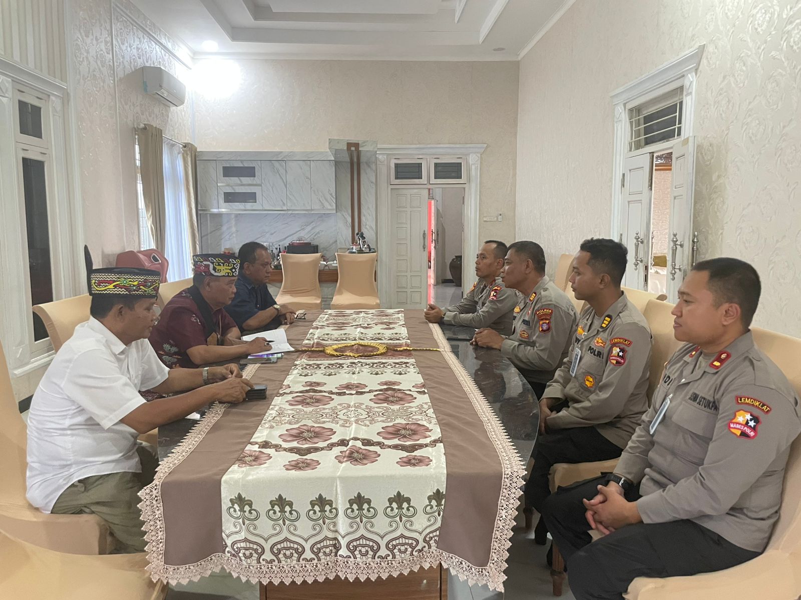 Satgas Edukasi Karhutla Lemdiklat Polri Sambangi Raja Dayak Tomun, Perkuat Sinergi Cegah Karhutla