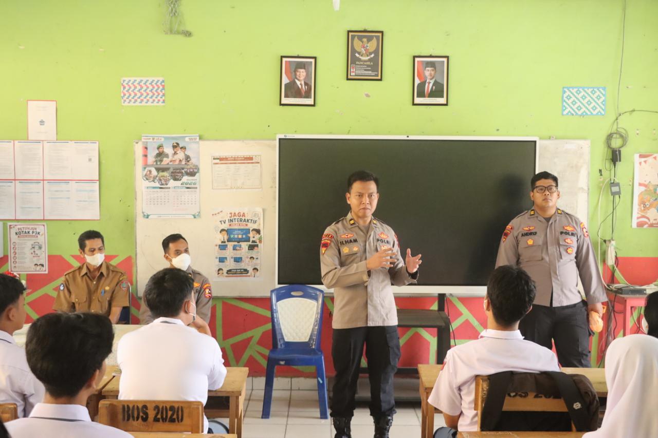 Cegah Karhutla Sejak Bangku Sekolah, Mahasiswa STIK Lemdiklat Polri Edukasi Guru dan Siswa SMAN 1 Tamiang Layang
