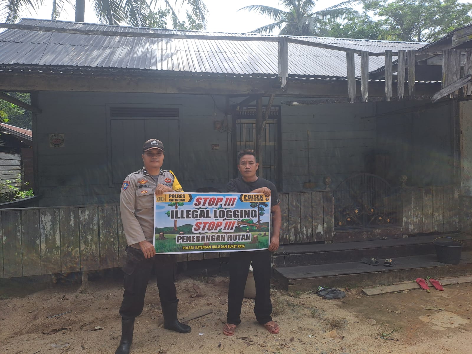 Upaya Pencegahan Penebangan Hutan secara Liar (Ilegal Logging), Bhabinkamtibmas sosialisasi kepada masyarakat.