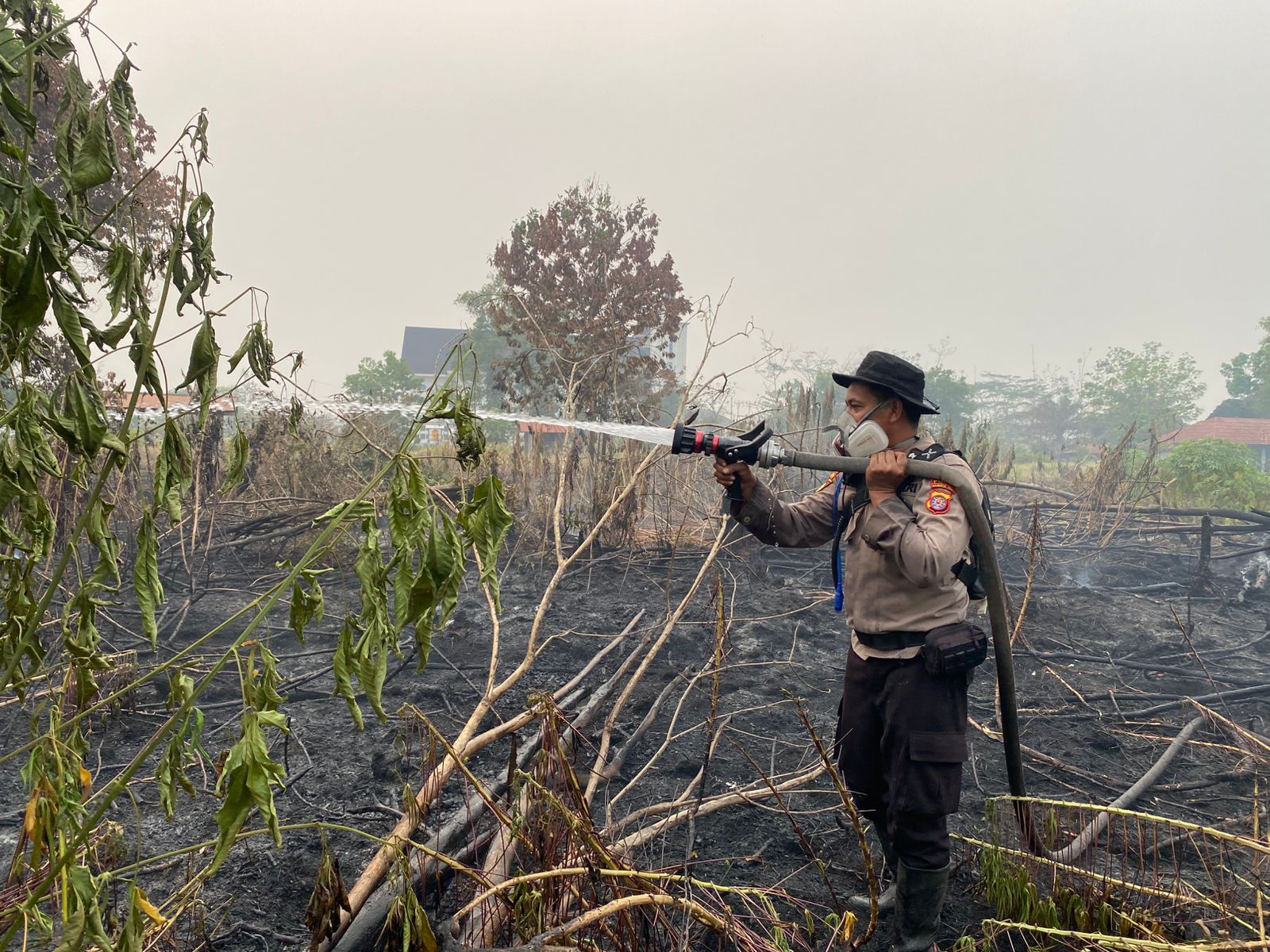 Garda Terdepan Lawan Api, Ditsamapta Polda Kalteng Tak Kenal Lelah Tangani Karhutla