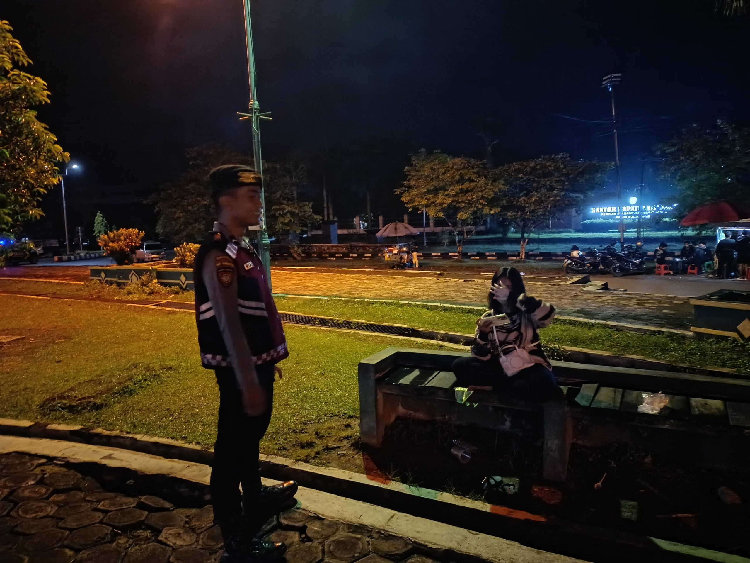 Sat Samapta Polres Lamandau Imbau Remaja yang Masih Berkumpul hingga Tengah Malam