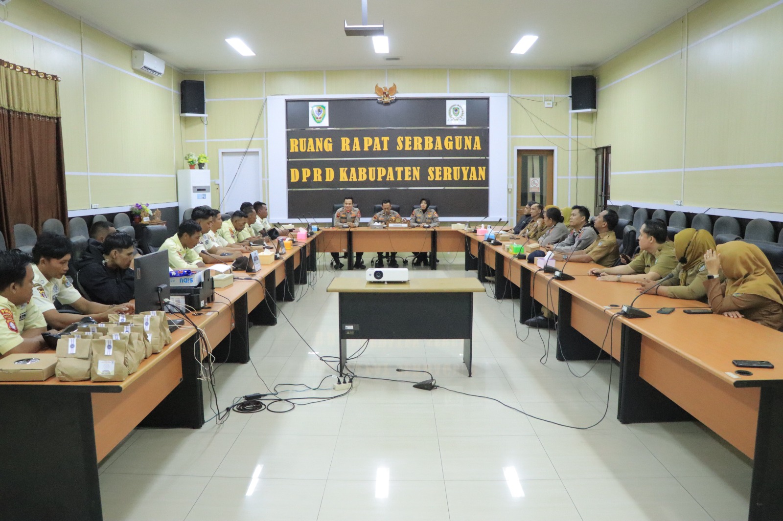 SATGAS EDUKASI LEMDIKLAT POLRI AJAK SATPAM DPRD SERUYAN PERKUAT PENCEGAHAN KARHUTLA