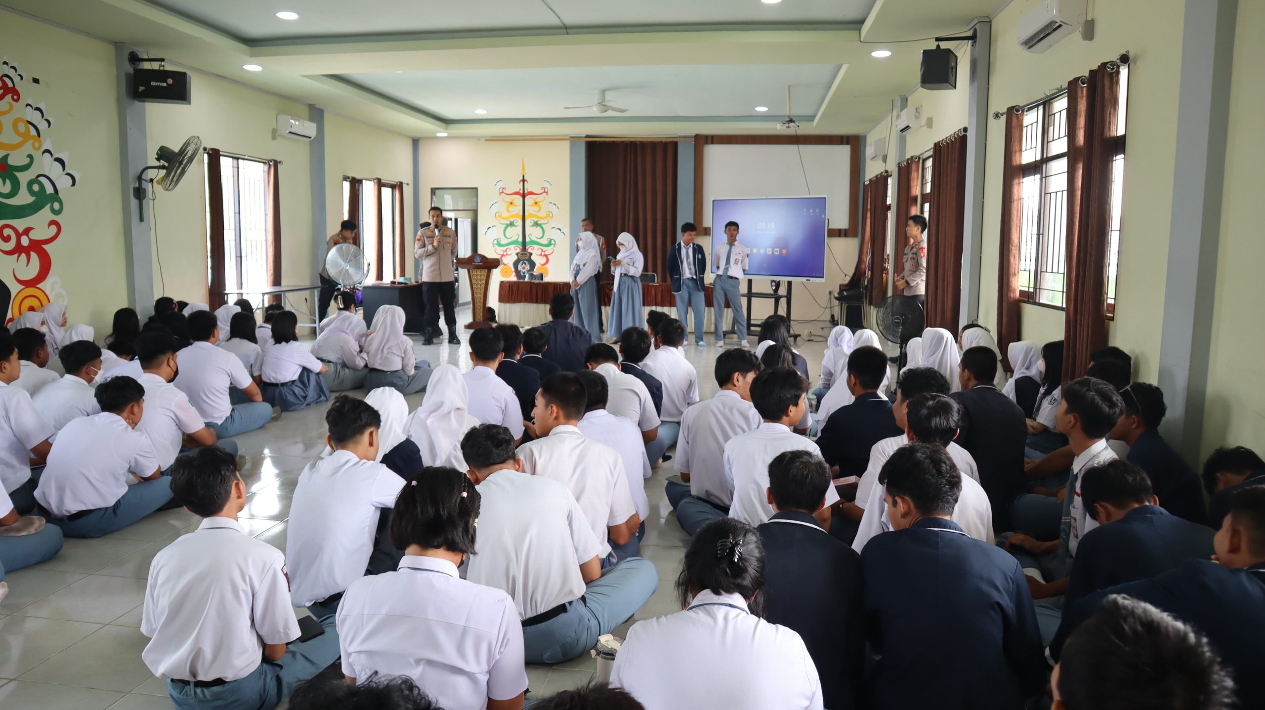 Generasi Muda Peduli Lingkungan, Mahasiswa PTIK Sosialisasikan Pencegahan Karhutla di SMAN 2 Kuala Kapuas