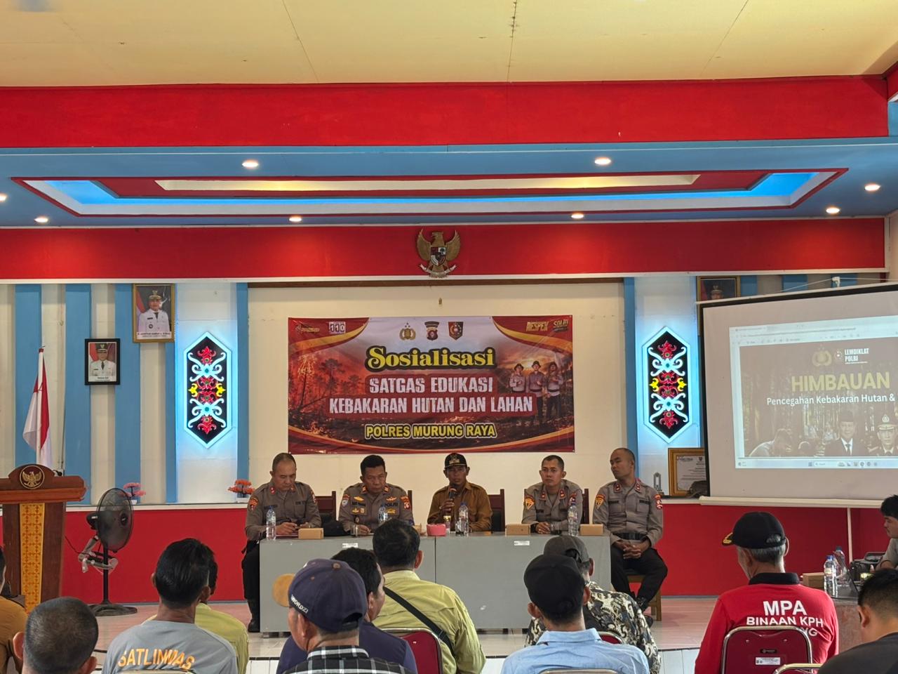 Satgas Edukasi Lemdiklat Polri Bersama Satbinmas Polres Murung Raya Sosialisasikan Bahaya Karhutla Di Desa Bahitom