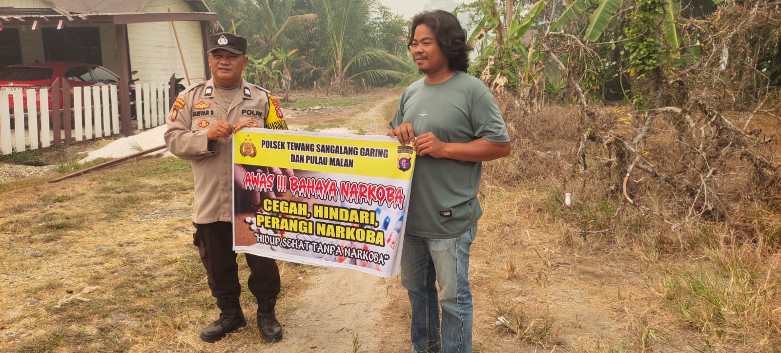 Melalui Media Spanduk, Polsek Tewang Sangalang Garing dan Pulau Malan Imbau Warga Tidak Terjerumus Penyalahgunaan Narkoba.