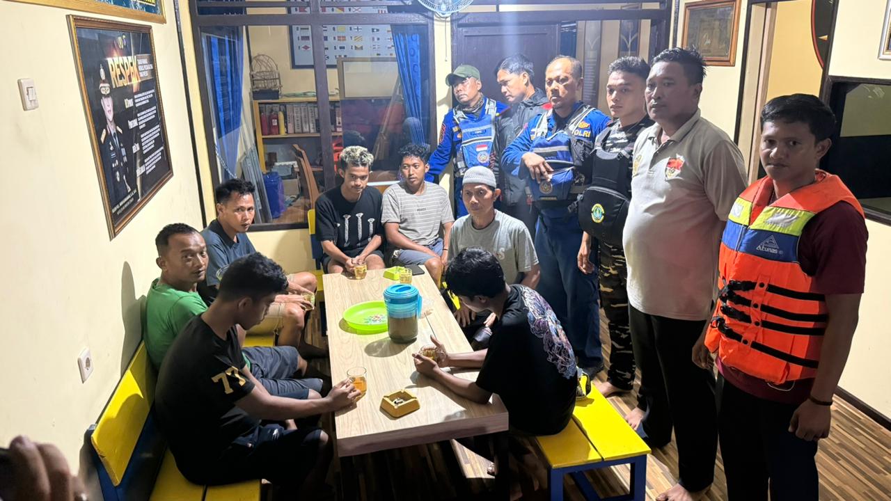 TEAM SAR Gerak Cepat Ditpolairud Polda Kalteng Berhasil Menyelamatkan Seluruh Crew Kapal TB. ARMADA JAYA 11