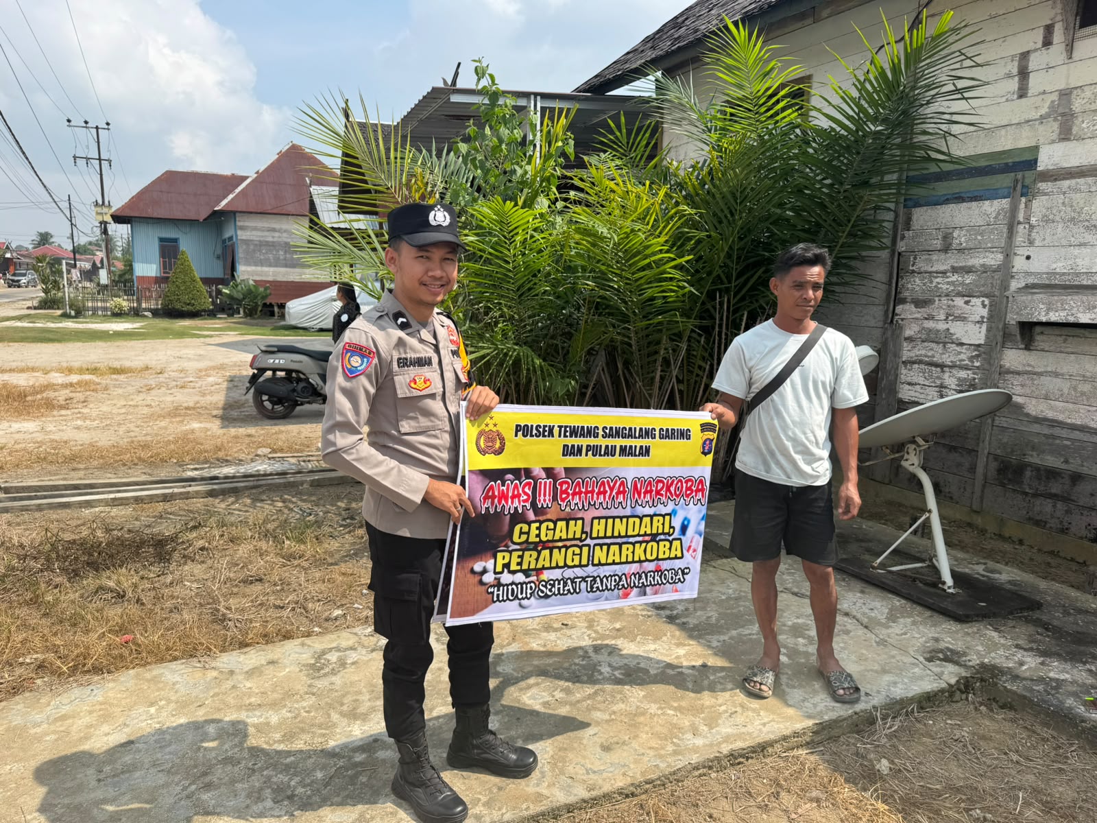 ‎Melalui Media Spanduk, Polsek Tewang Sangalang Garing dan Pulau Malan Imbau Warga Tidak Terjerumus  Penyalahgunaan Narkoba.