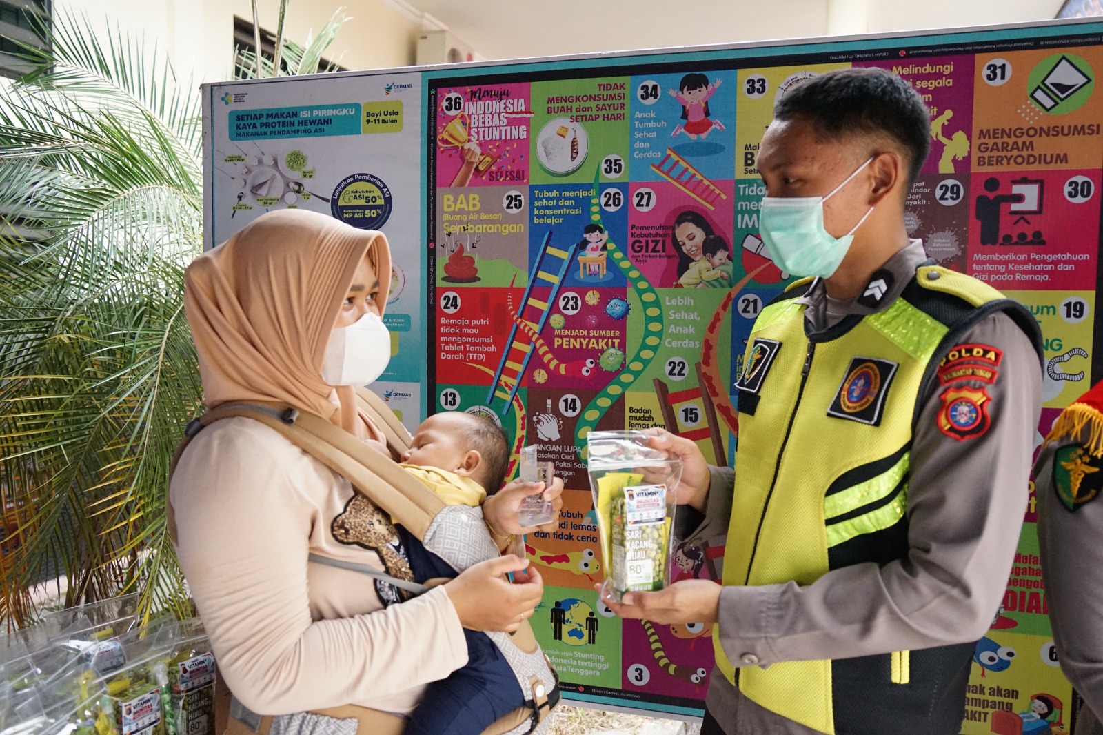 Wujud Kepedulian di Tengah Kabut Asap, Rumkit Bhayangkara Berikan Pelayanan Kesehatan Keliling untuk Masyarakat