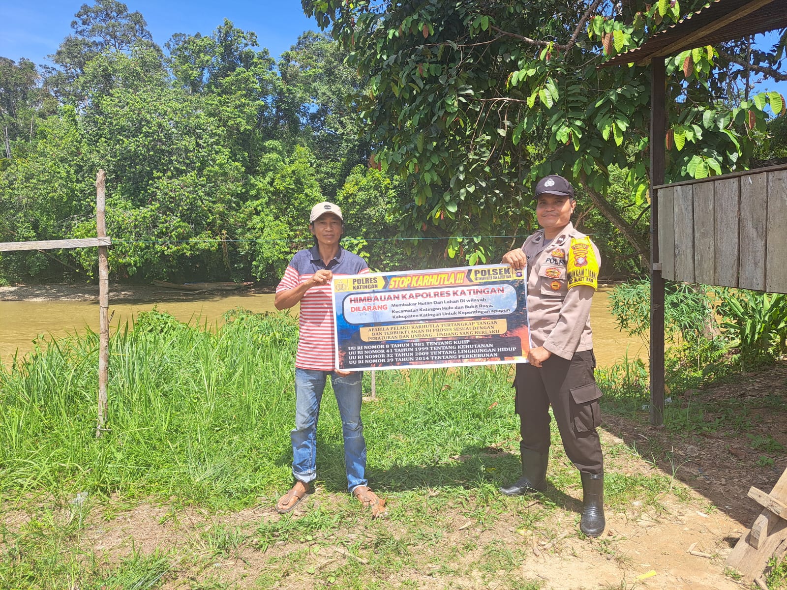Upaya Pencegahan Kebakaran Hutan dan Lahan di Kecamatan Katingan Hulu dan Bukit Raya, Bhabinkamtibmas sosialisasi kepada masyarakat.