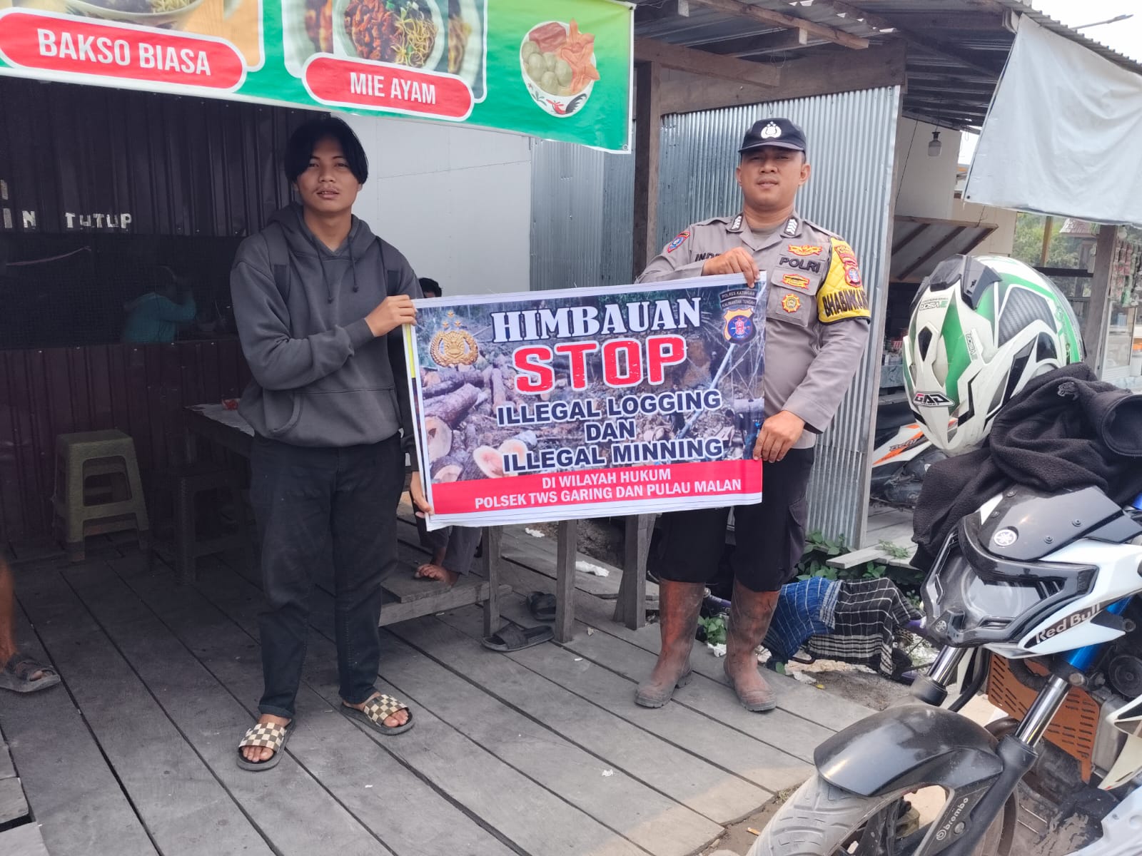 Upaya pencegahan ilegal logging dan mining Bhabinkamtibmas Polsek Tws Garing dan Pulau Malan gencar gencar rutin sosialisasi larangan ilegal Logging dan Mining.