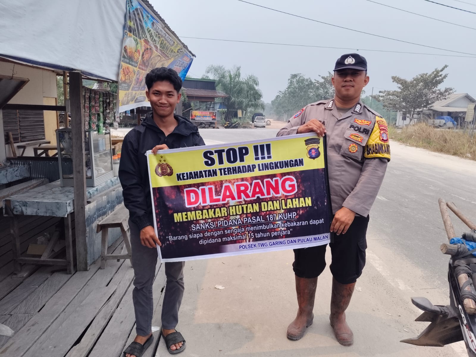 Bhabinkamtibmas Piket Polsek Tws Garing dan Pulau Malan terus sosialisasi Stop Karhutla kpd Masyarakat.