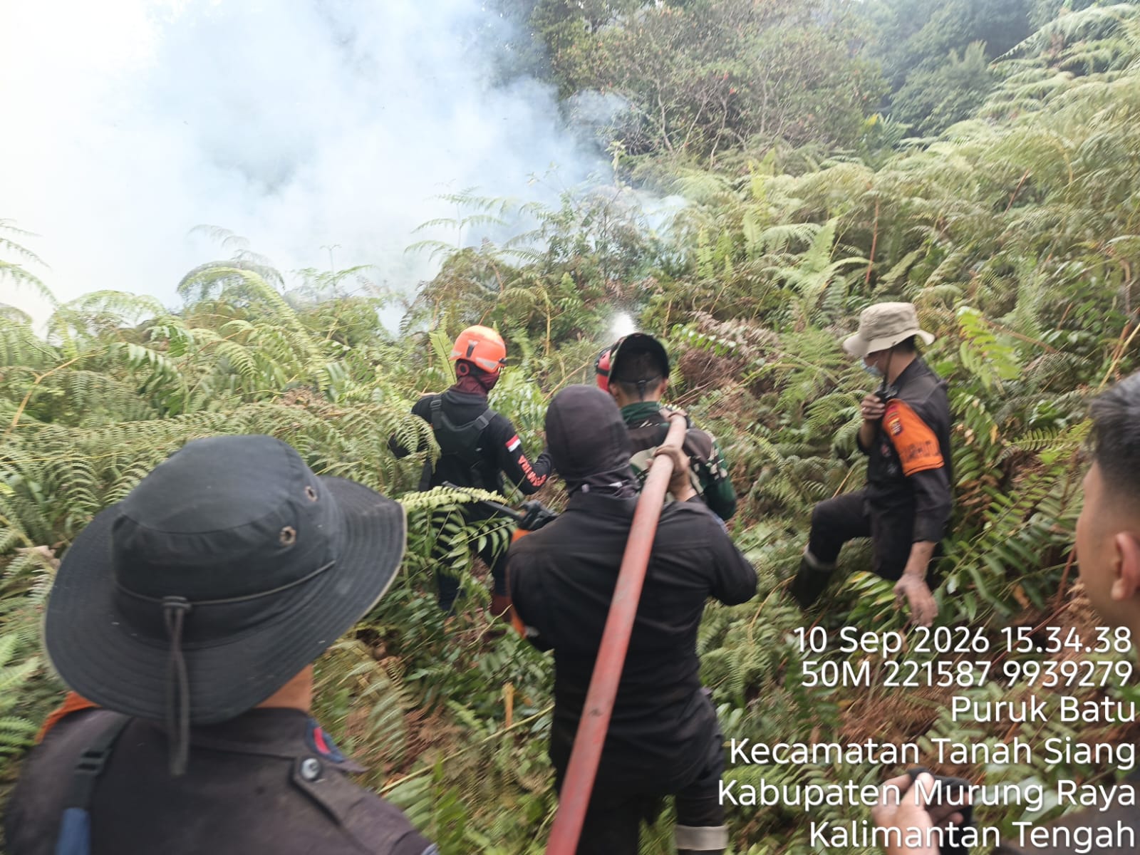 Brimob Kalteng Bersama Tim Gabungan Padamkan Karhutla di Sejumlah Lokasi Murung Raya