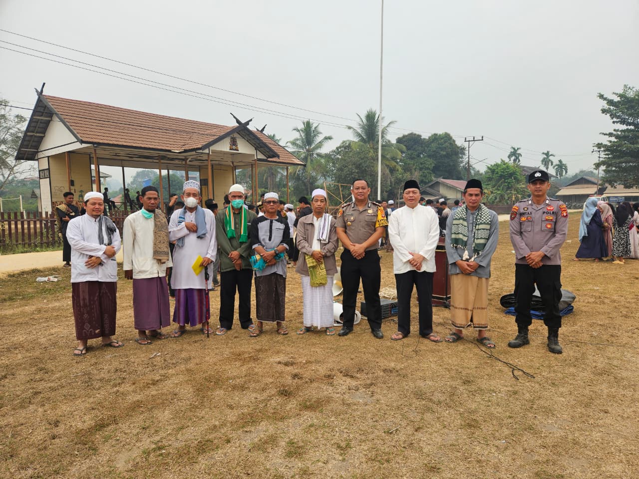 Polsek Katingan Hulu Laksanakan Pengamanan Sholat Istisqa di Lapangan Sepak BolaKatingan Hulu.