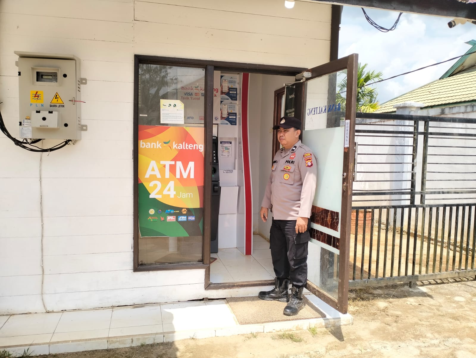 HADIR DI TENGAH AKTIVITAS WARGA, POLSEK MARIKIT OPTIMALKAN PATROLI PAGI ANTISIPASI KRIMINALITAS
