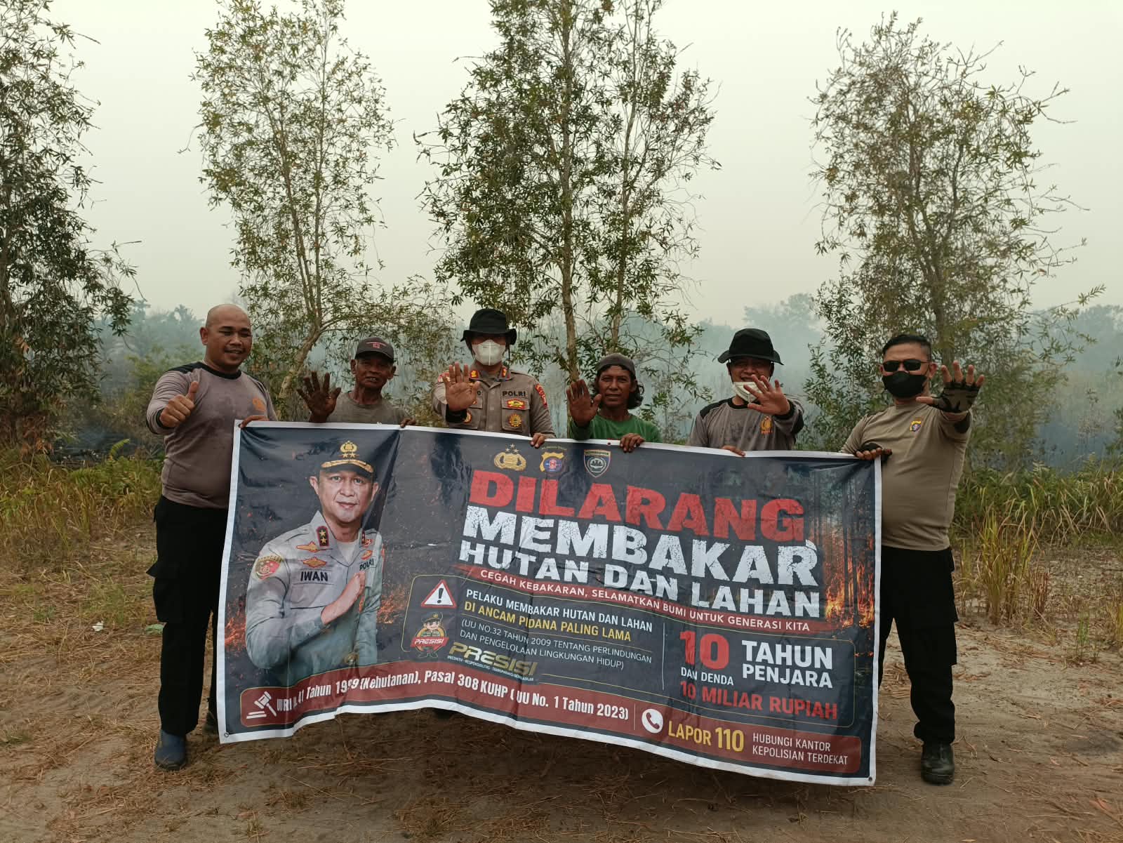 Cegah Api Mengancam Permukiman, Ditreskrimum Polda Kalteng Berhasil Jinakkan Karhutla di Km.13